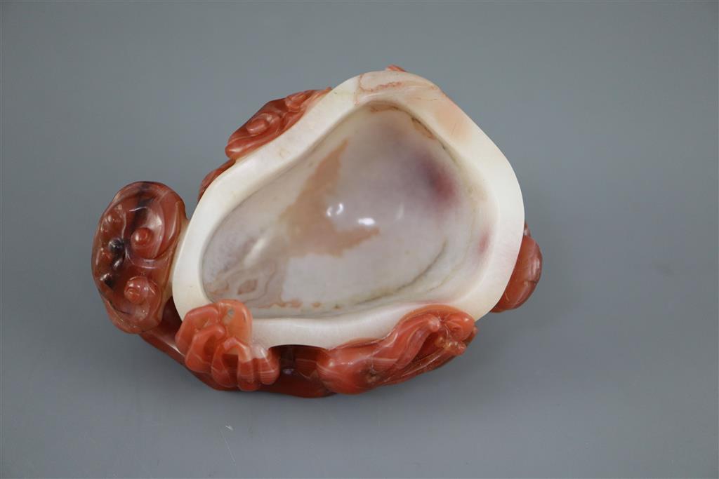 A Chinese chalcedony brushwasher, 7.5cm